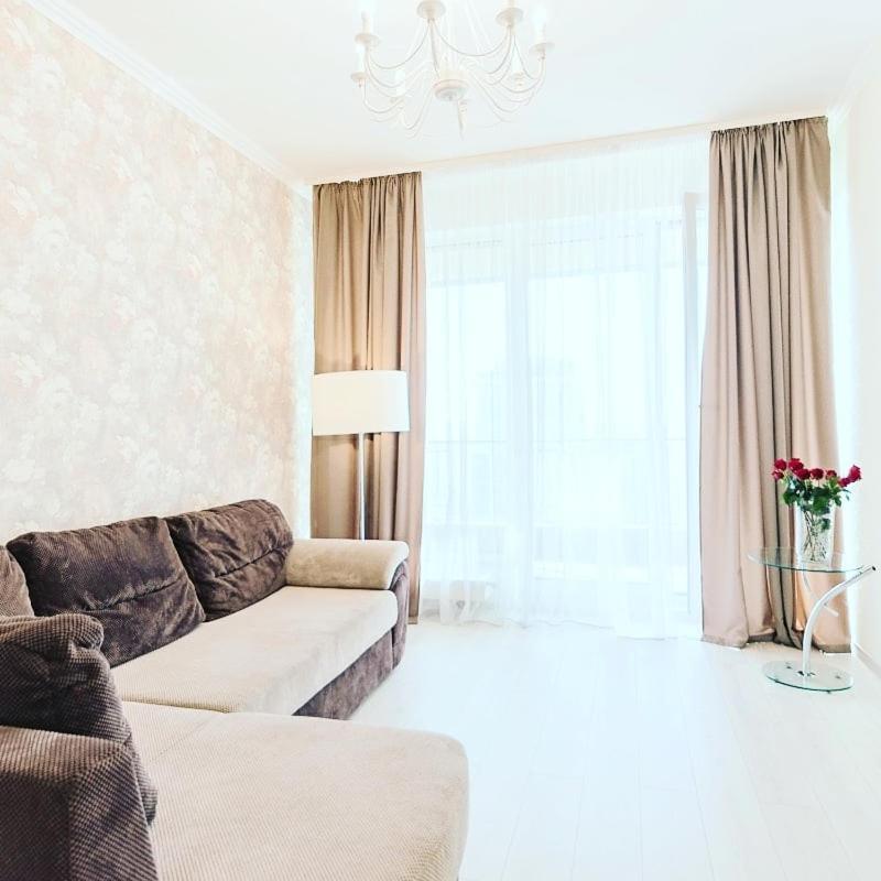 1 Room 60M2 Center Of Obolon Near River Side. With Terrace. 22 Floor Kyiv Exterior photo