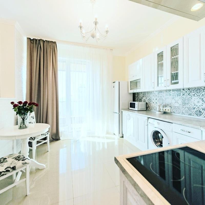1 Room 60M2 Center Of Obolon Near River Side. With Terrace. 22 Floor Kyiv Exterior photo